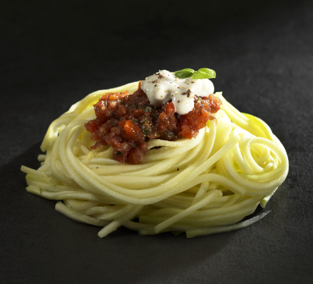 Pâtes-Spaghettis-de-courgettes-sauce-napolitaine